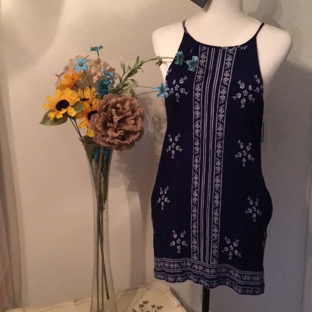 SOLD 🌺 Beautiful summertime tunic! Side pockets.